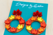 Load image into Gallery viewer, 2 Tier Leaf Wreath Studs