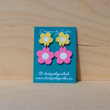 Load image into Gallery viewer, 2 Tier Daisy Studs